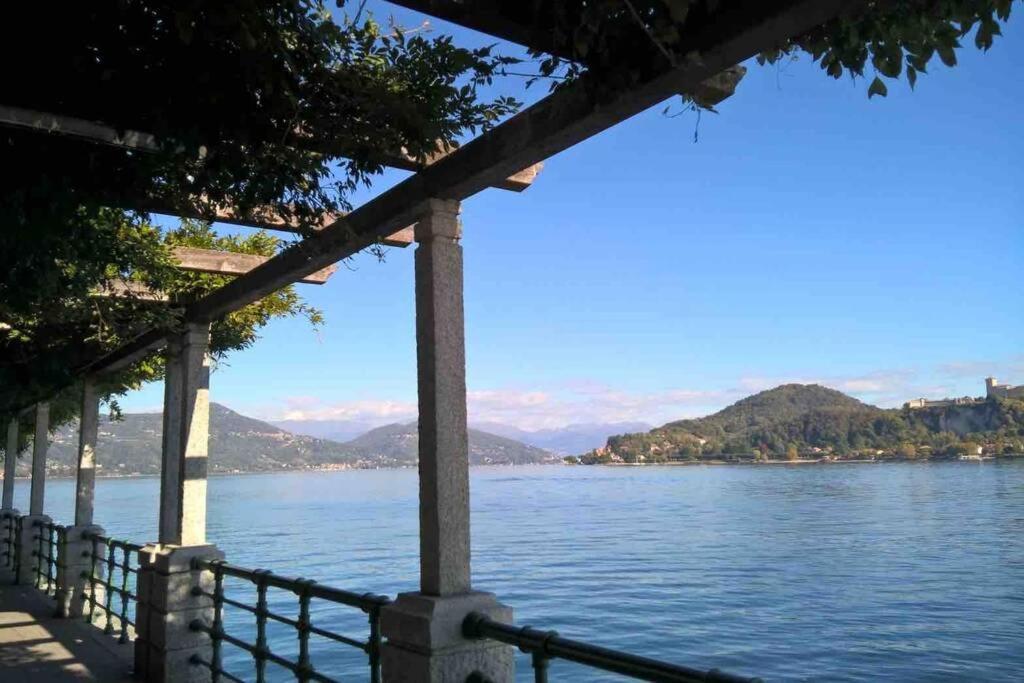 Holiday House By The Lake Arona Exterior foto